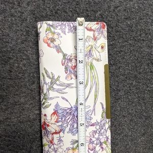 Women's wallet with floral design